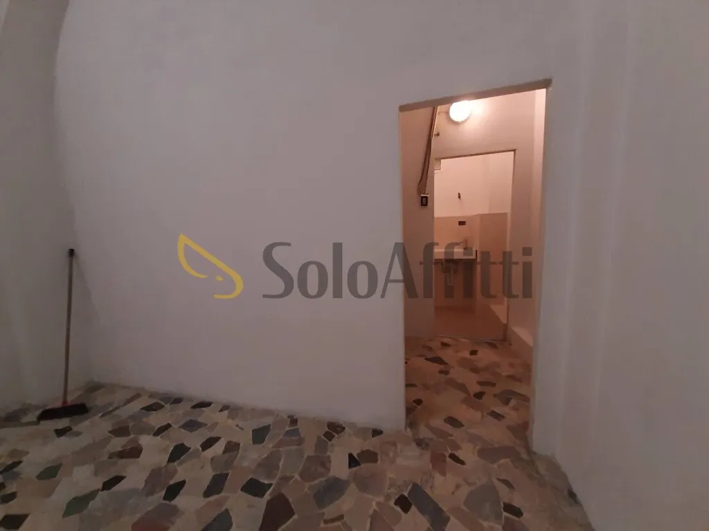 Entrée - Commercial Space with Street Frontage in Florence