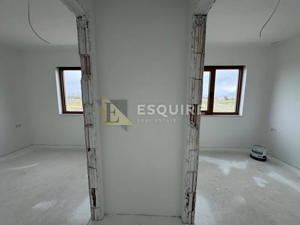 Pièces - Luxury Penthouse with Sea View in Nin