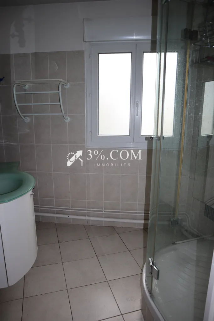 Salles de bain - Appartement T4 avec Balcons et Vue sur Parc à Seclin