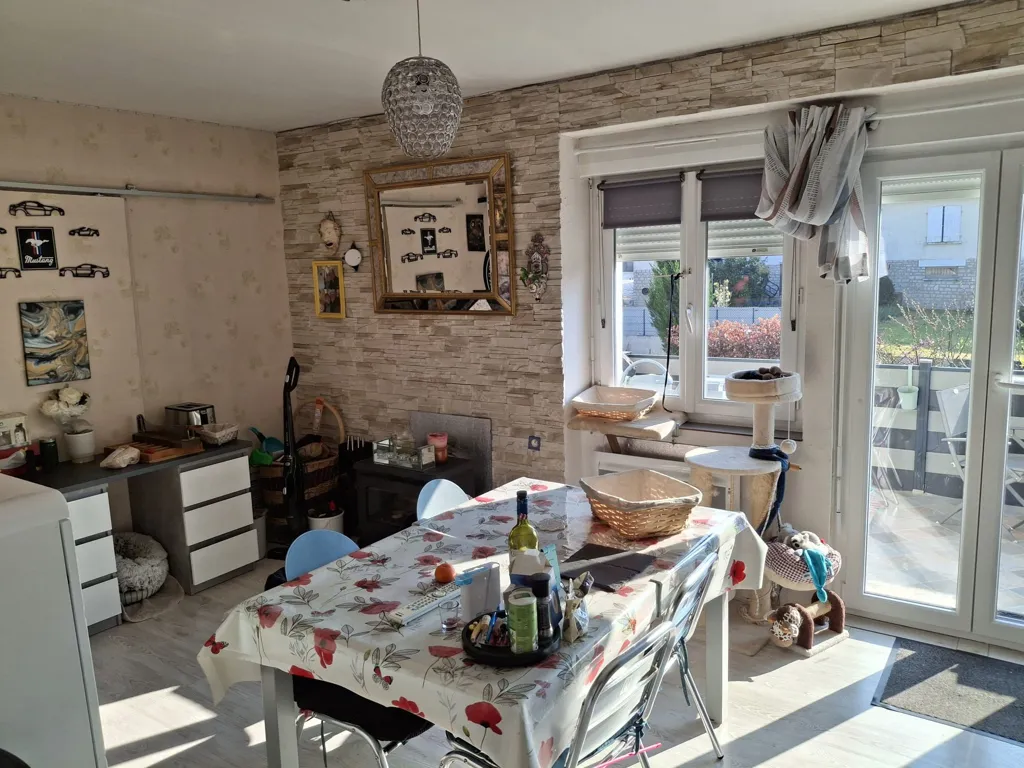 Sala da pranzo - 1963 Stone House with Balcony in Civray