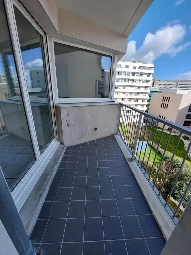 Rõdu - Apartment with Loggia in Petite Hollande