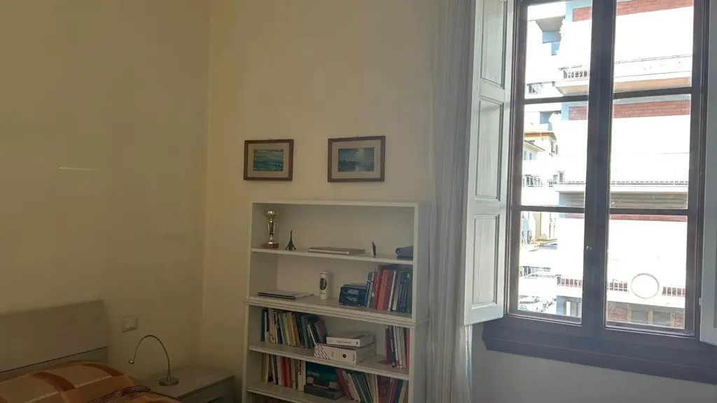 Chambres - 7-Room Apartment with Balcony in Florence