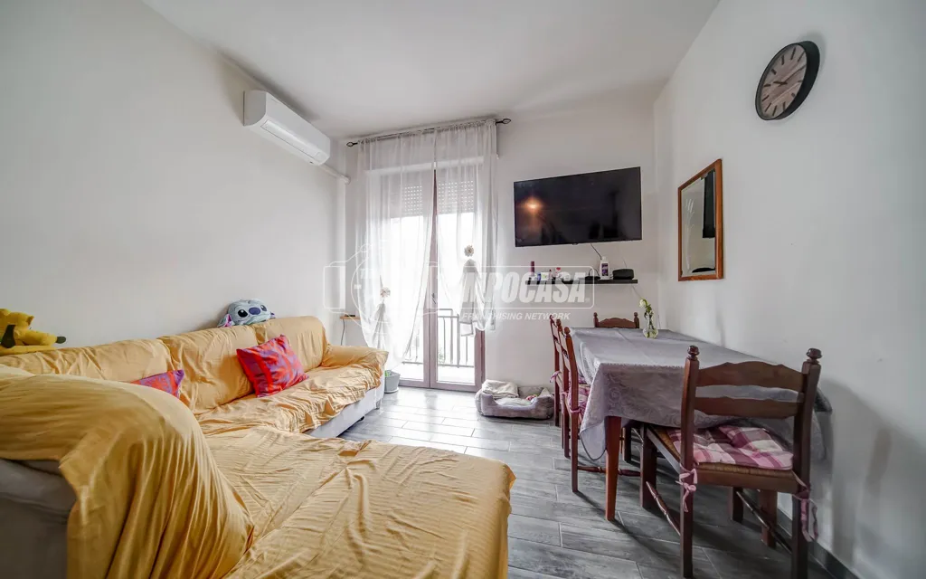 Elutuba - Modernised Bilocale with Balcony in Biandronno