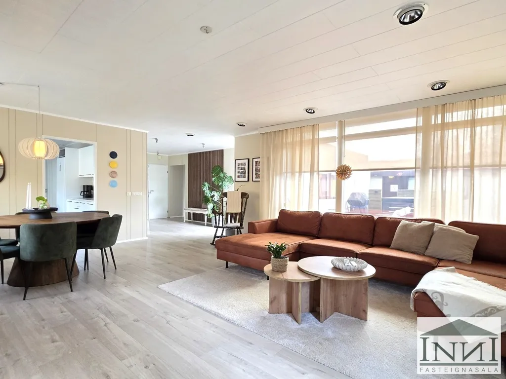 Soggiorno - Single-Floor House with Garden in Laugavellir
