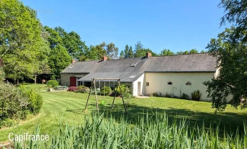 Aed - Stone House with Garden in Plessé