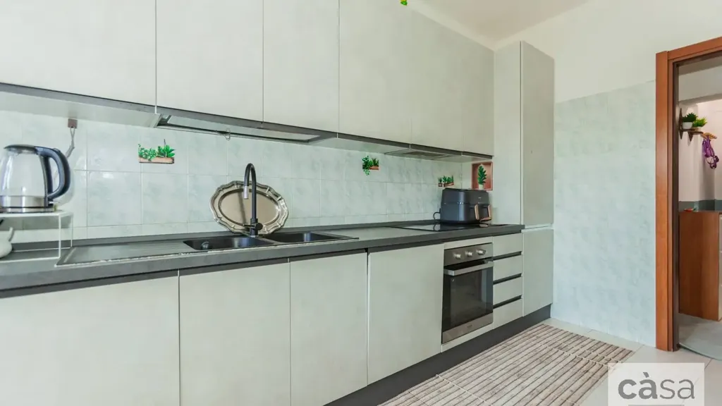 Cuisine - Semi-detached Apartment with Balcony in Malnate