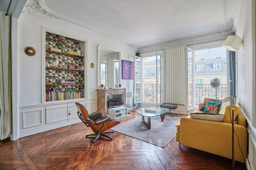 Elutuba - Sunlit Apartment with Balcony in Paris 8th