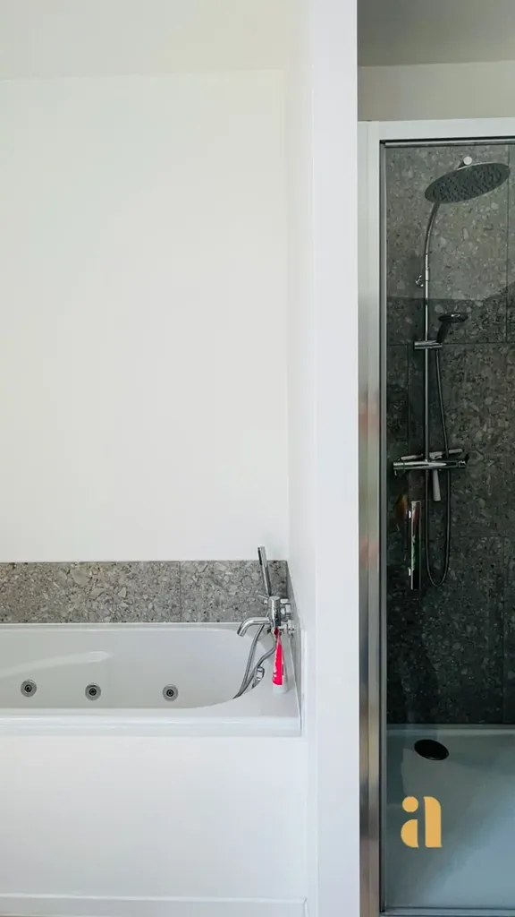 Salles de bain - Appartement Lumineux avec Jardin à Gand