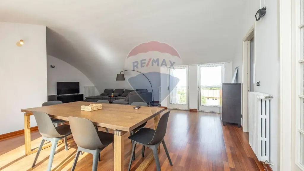 Salle à manger - Mansard Apartment in Historic Building, Enna