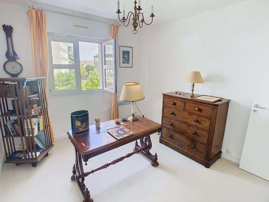 Bureau - Appartement avec Balcon et Garage à Angers Gare