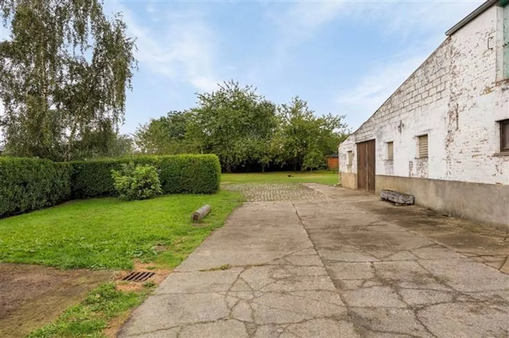 Aed - Farmhouse to Renovate with Garden in Gilmont