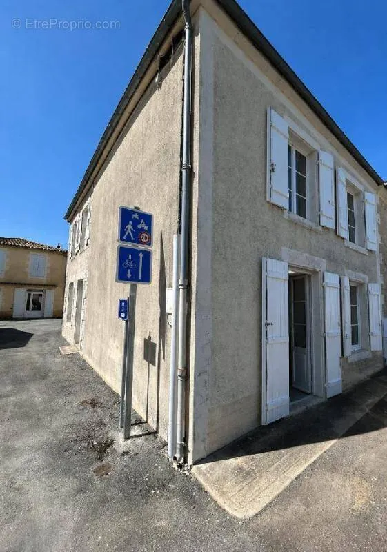 Exterior - House with Garden in Prin-Deyrançon