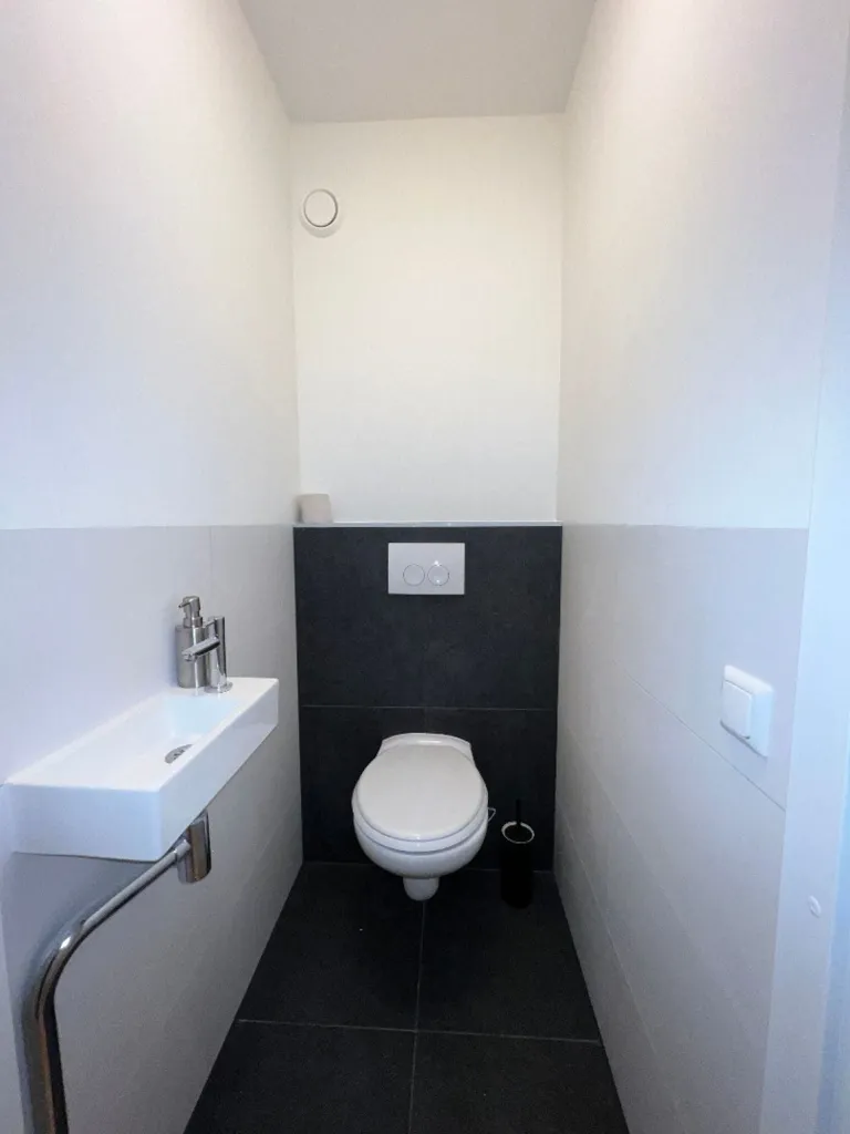 Vannitoad - Fully Renovated End-Unit in Heerlen