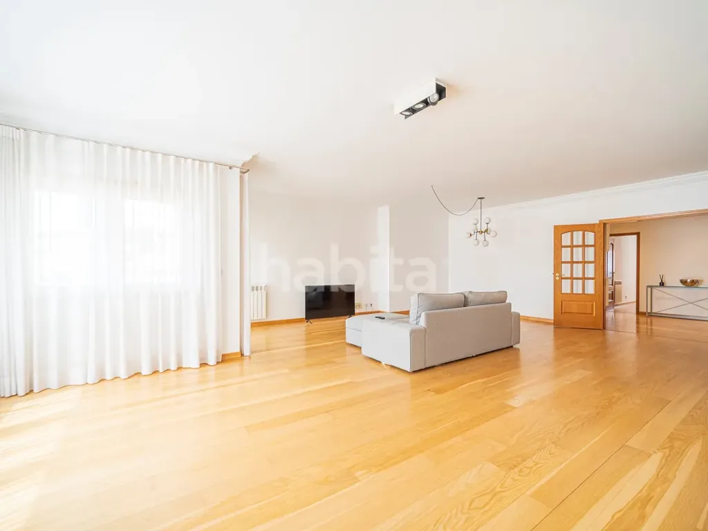 Elutuba - 4-Bed Flat with River View in Restelo, Lisbon
