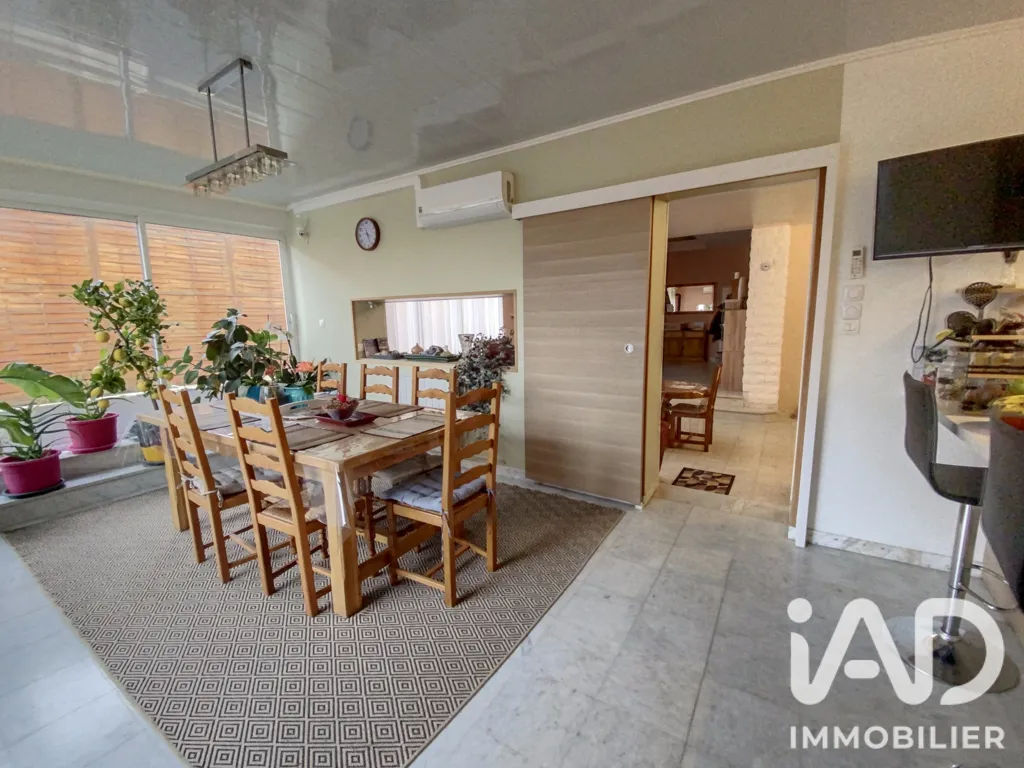 Salle à manger - Maison avec Piscine et Garage à Tergnier