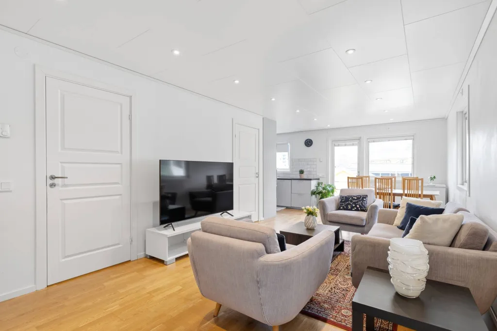 Elutuba - Two-Home Estate with Generous Outdoor Space in Jönköping