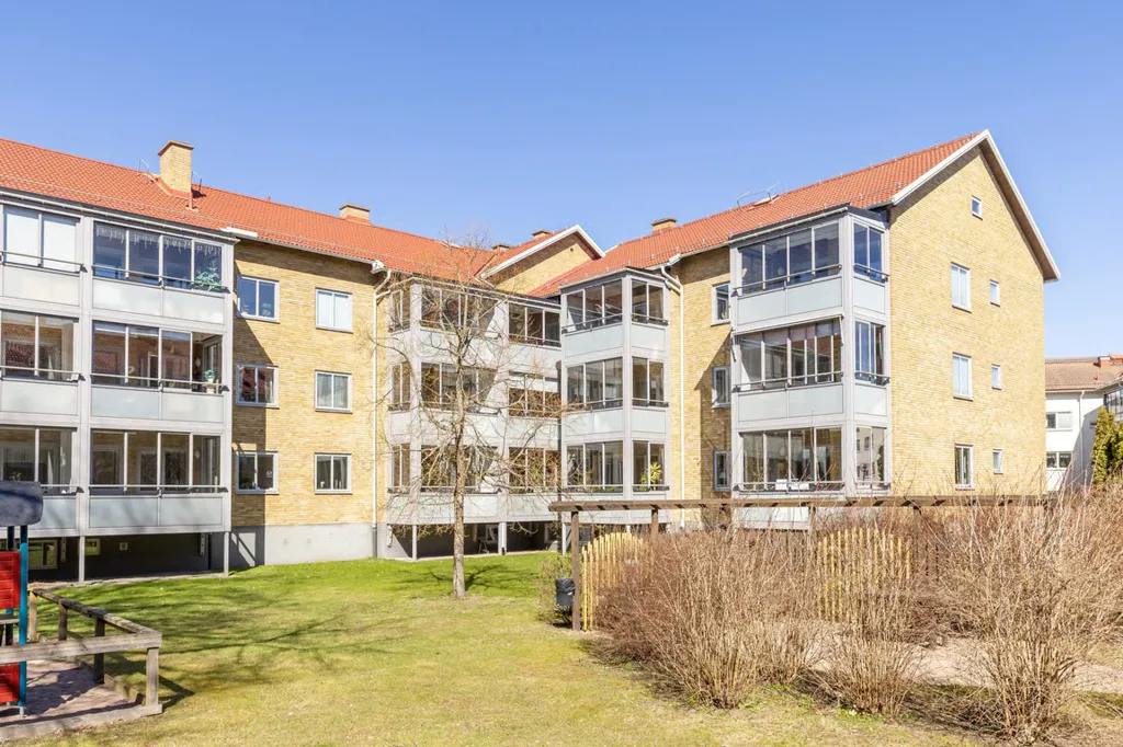Jardin - Bright Two-Bedroom with Balcony in Kalmar