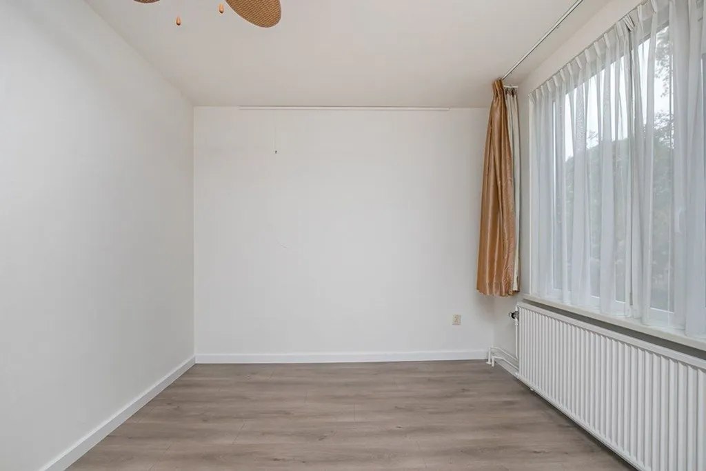 Pièces - Partly-Furnished 4-Bedroom House with Garden in Voorburg