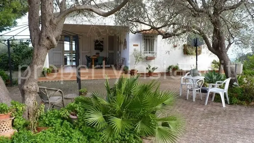 Villa with Panoramic Views in Noto
