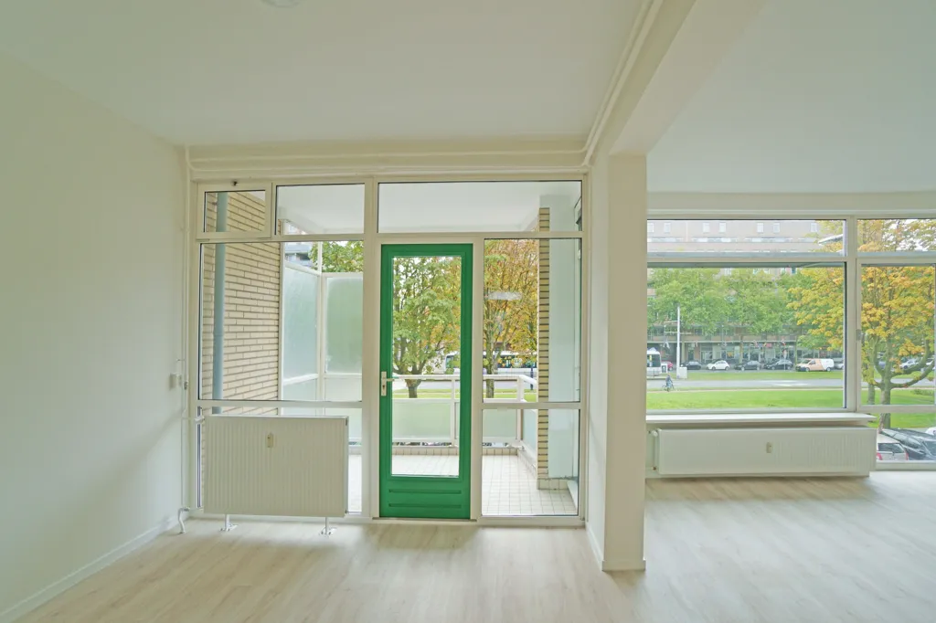 Elutuba - 3-Bedroom Gallery Flat with Balcony in Rotterdam Centre