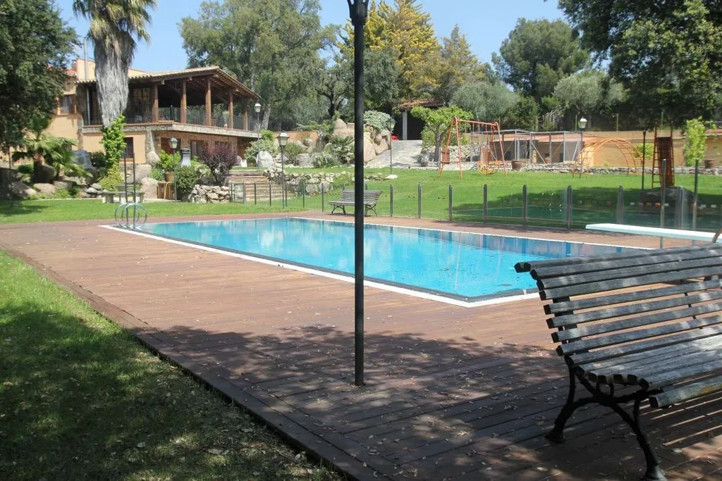Piscine - Luxury House with Pool in Castellar del Vallès