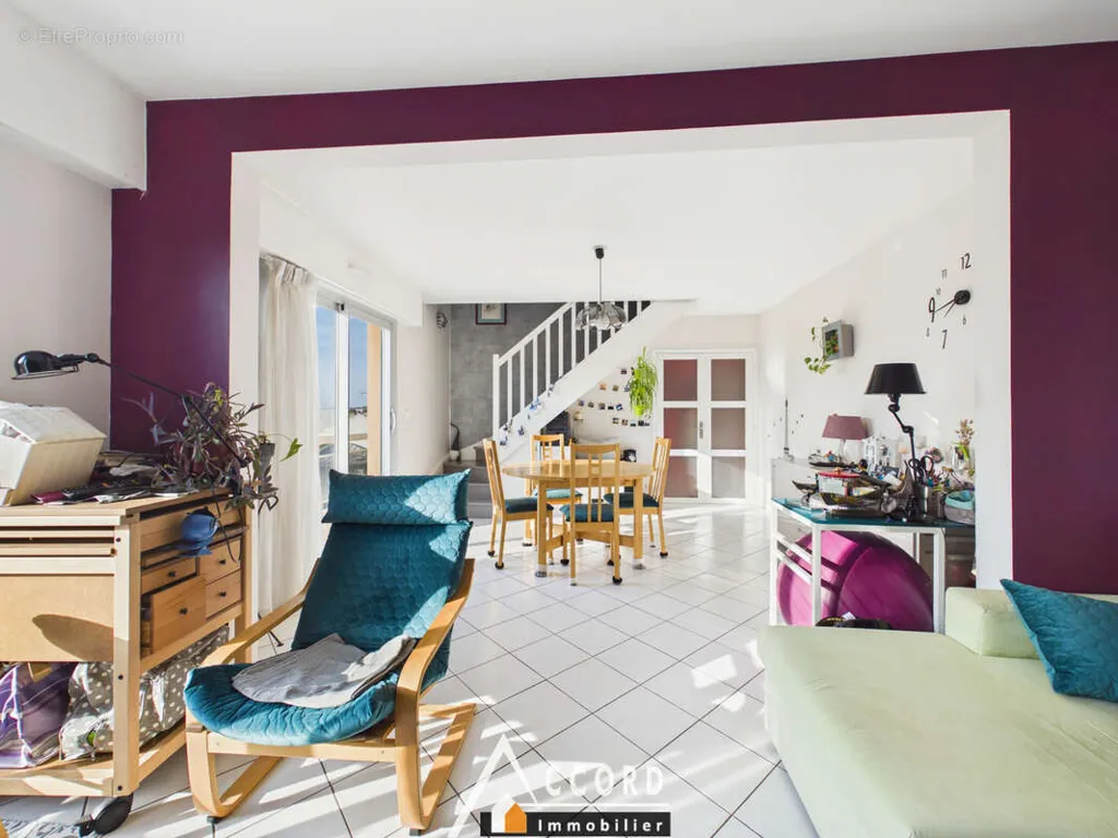 Soggiorno - Duplex Apartment with Balcony in Sartroville