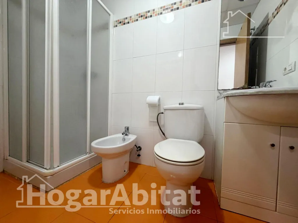 Vannitoad - Semi-Reformed Flat with Patio in Benaguasil