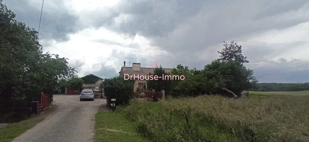 Extérieur - Maison en Pierres de Plain-Pied avec Terrain à Seyches
