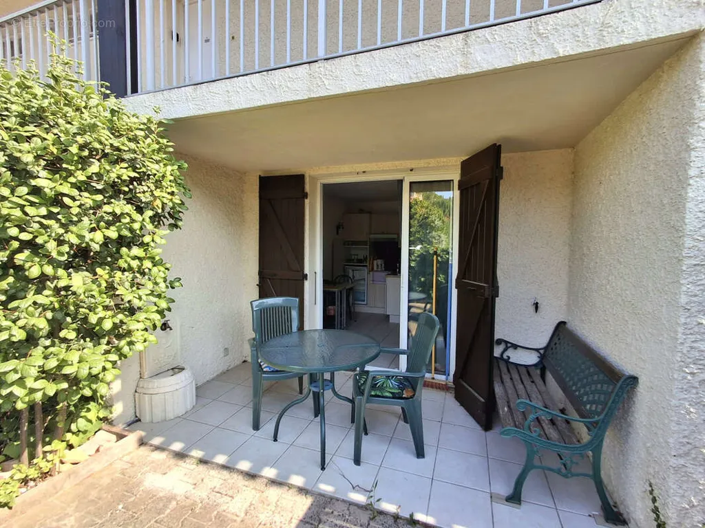 Terrasse - Studio en Rez-de-Jardin avec Parking à Saint-Cyr-sur-Mer