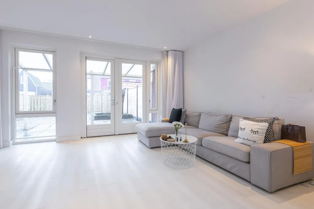 6-room house in Zwaag