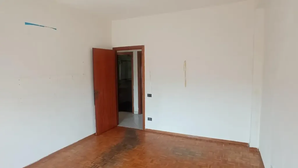 Pièces - 4-Bedroom Apartment with Balcony in Empoli