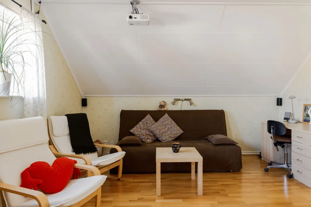 Kabinet - Charming Villa with Solar Panels in Lugnet