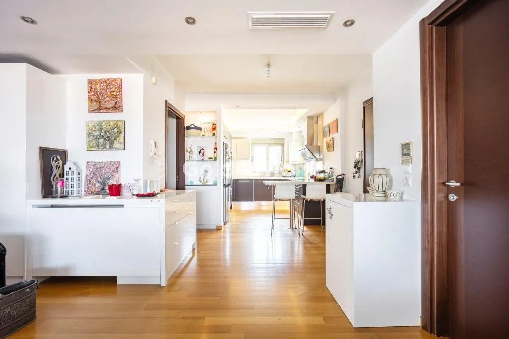 Esik - Mezzanine Flat with Park View in Elliniko
