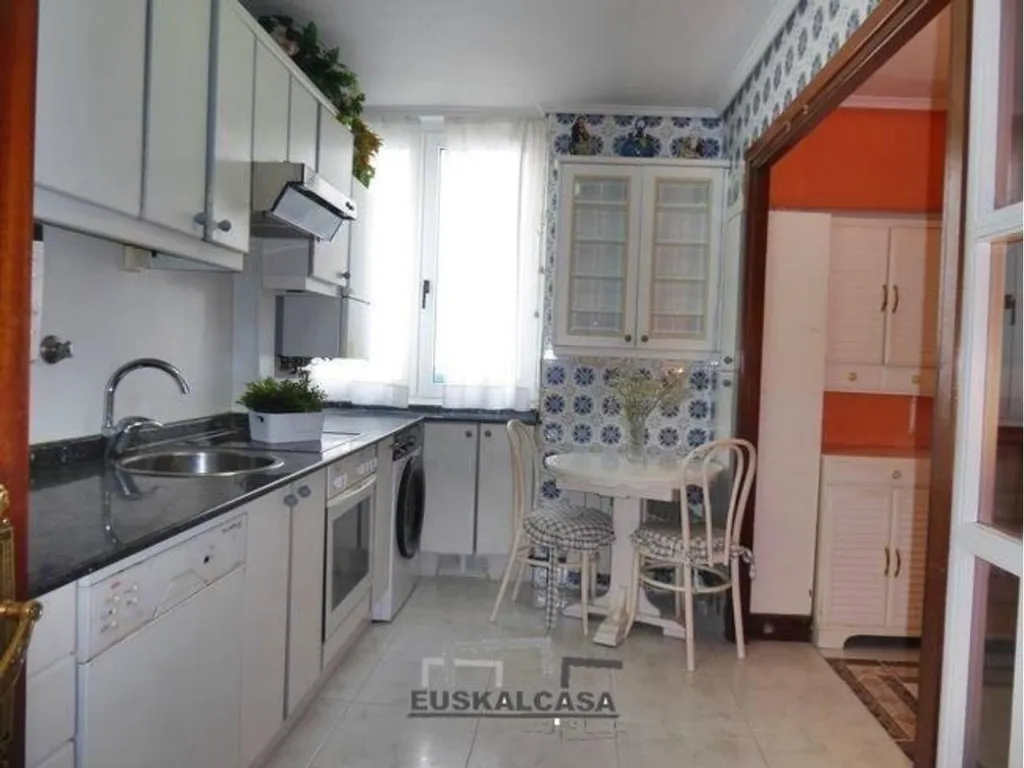 Cuisine - Bright Apartment with Lift in Bilbao