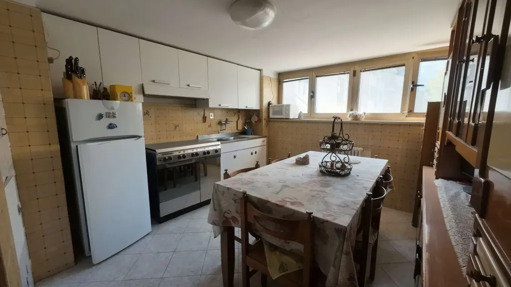 Köök - Spacious Trilocale with Central Location in Aosta