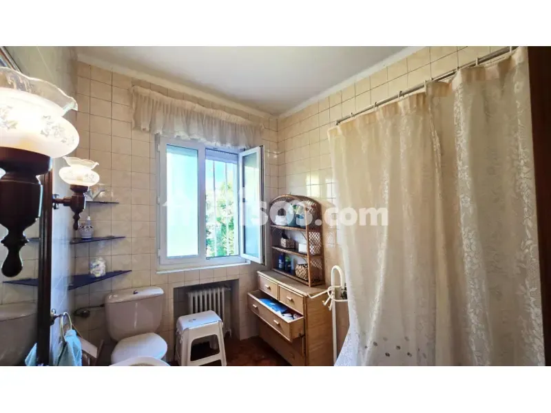 Bathrooms - Señorial House with Private Garden in Torrelavega