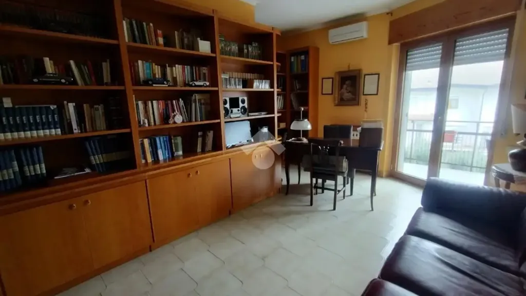 Bureau - Spacious Apartment with Balcony in Castrolibero