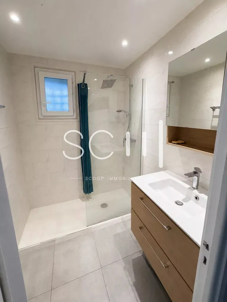 Salles de bain - Appartement avec Vue Mer au Dernier Étage à Cannes