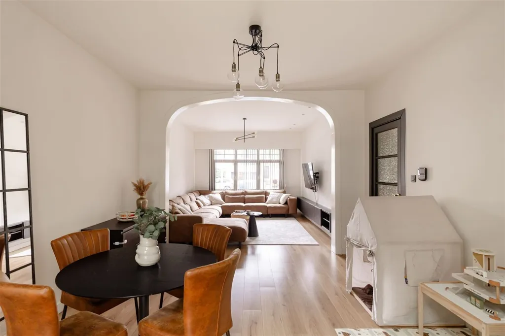Salle à manger - Appartement avec Cuisine Luxueuse à Deurne