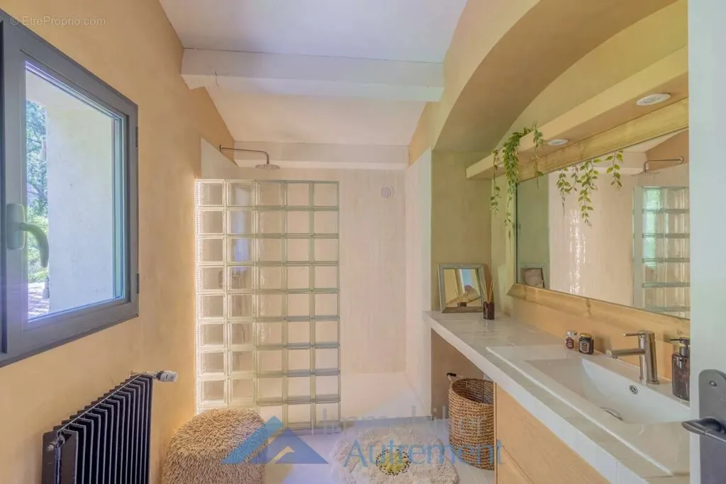 Vannitoad - Charming Property with Pool in Puyricard