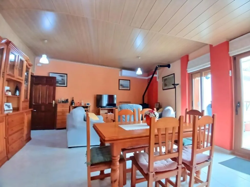Söögituba - Chalet with Restaurant in Llorenç del Penedès