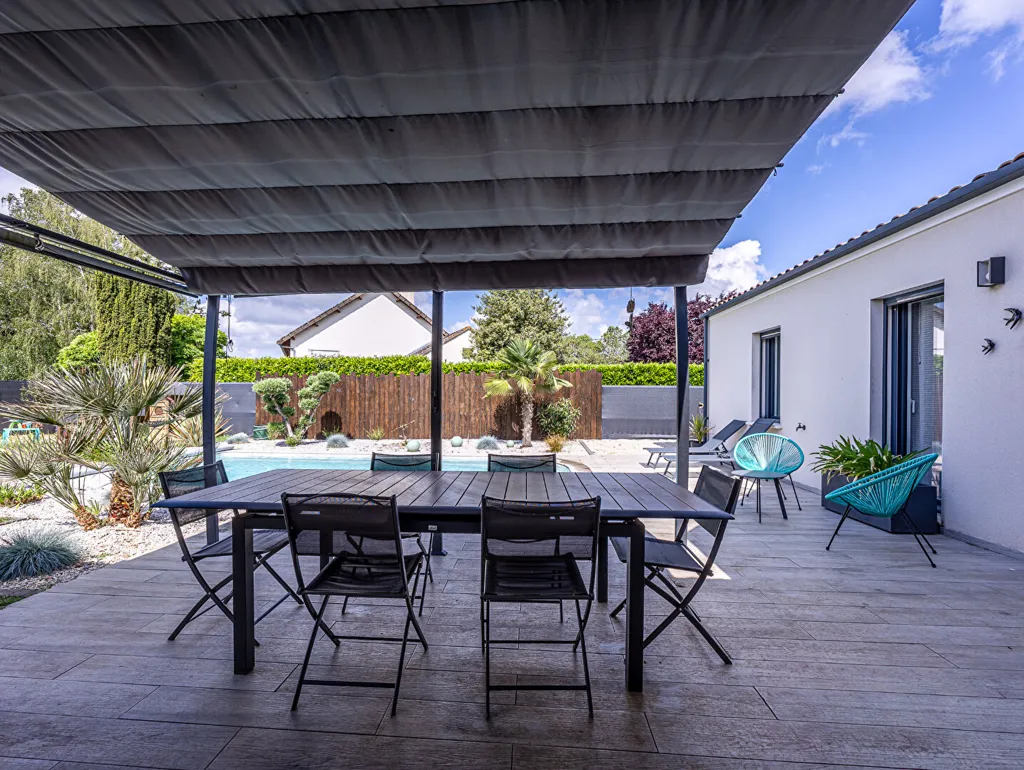Terrass - Contemporary House with Pool in Deux-Sèvres