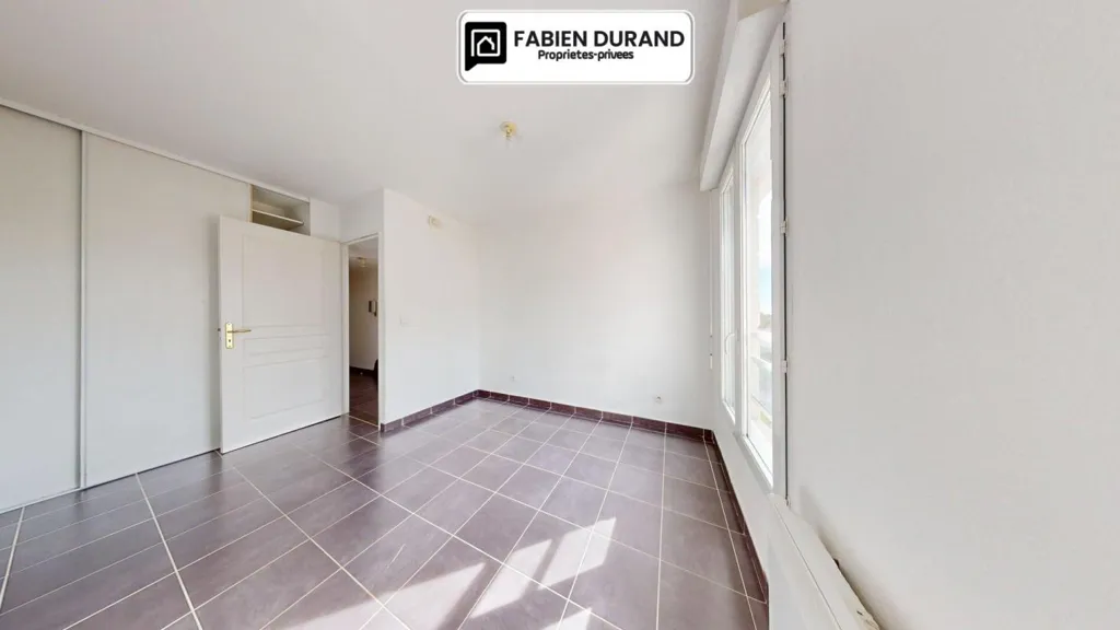 Toad - 2-Bedroom Flat with Terrace in Mandelieu Centre