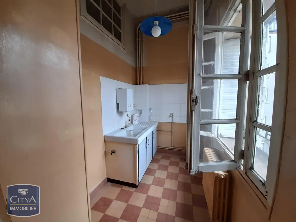Köök - Spacious Apartment with Balcony in Le Creusot