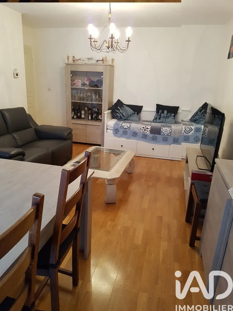 Soggiorno - 3-Bedroom Apartment with Balcony in Compiègne