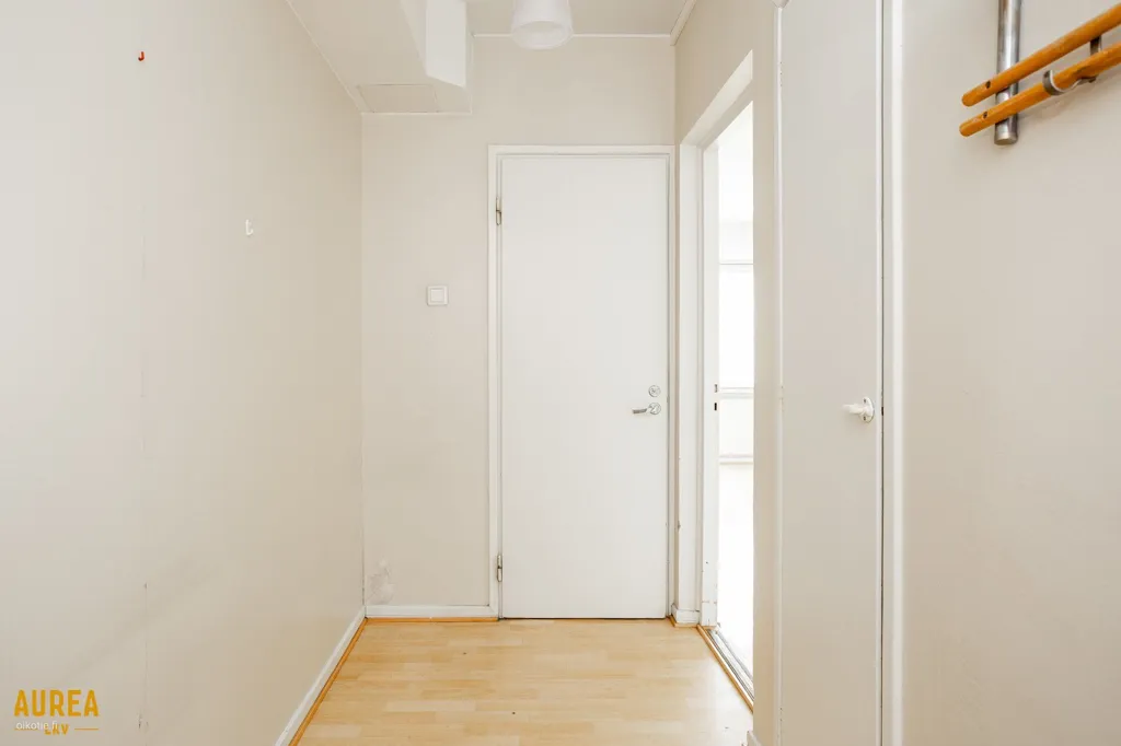 Esik - Flat with South-Facing Balcony in Heinäpää