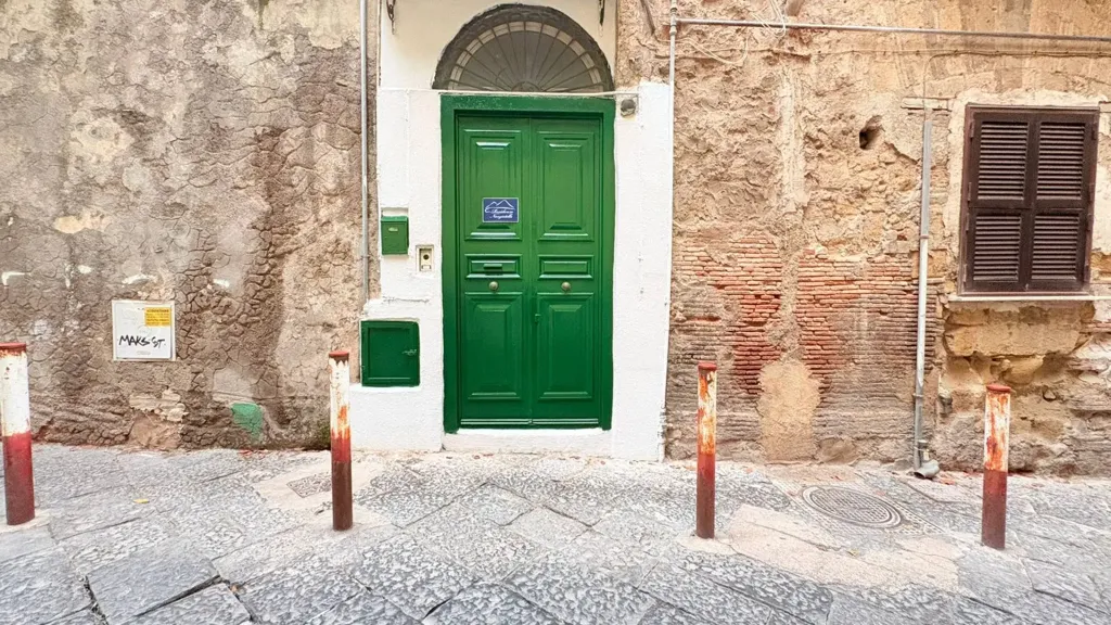 Välivaade - Central 2-Bedroom Apartment in Naples