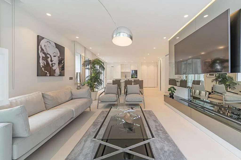 Elutuba - Duplex with Pool in Marbella's Golden Mile
