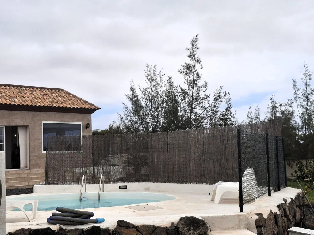 Bassein - Independent Chalet with Pool in La Oliva