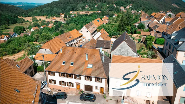 House with Two Apartments in Grendelbruch